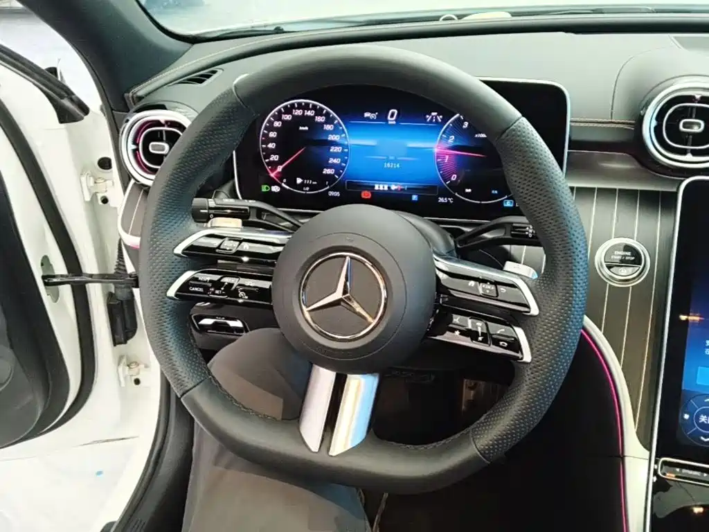 Mercedes-Benz C-Class 2024 — фото 11