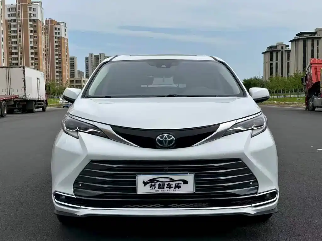 Toyota Sienna — миниатюра 2