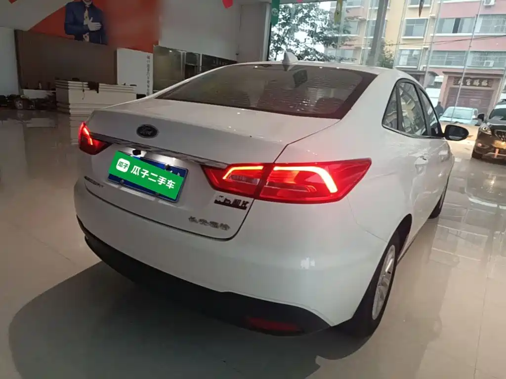 Ford Escort — миниатюра 7