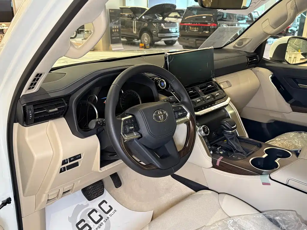 Toyota Land Cruiser LC300 2024 3.5T AT
