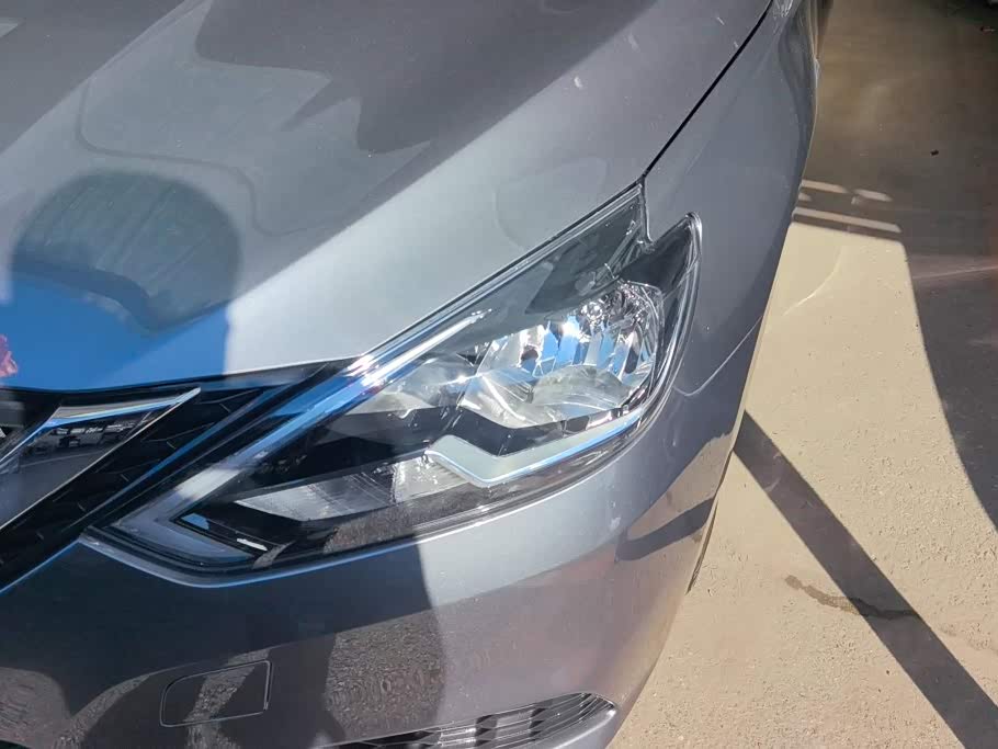 Nissan Sylphy 1.6 л 2023 г. Серебристо-серый, пробег 41100 км