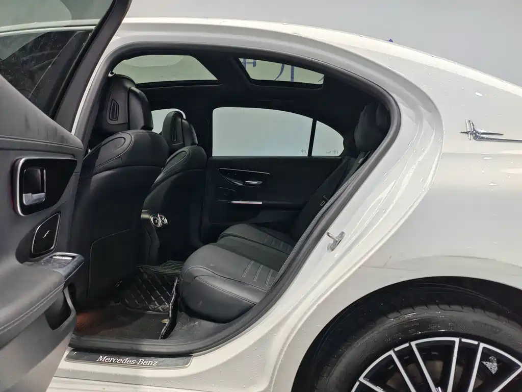 Mercedes-Benz C-Class — миниатюра 12