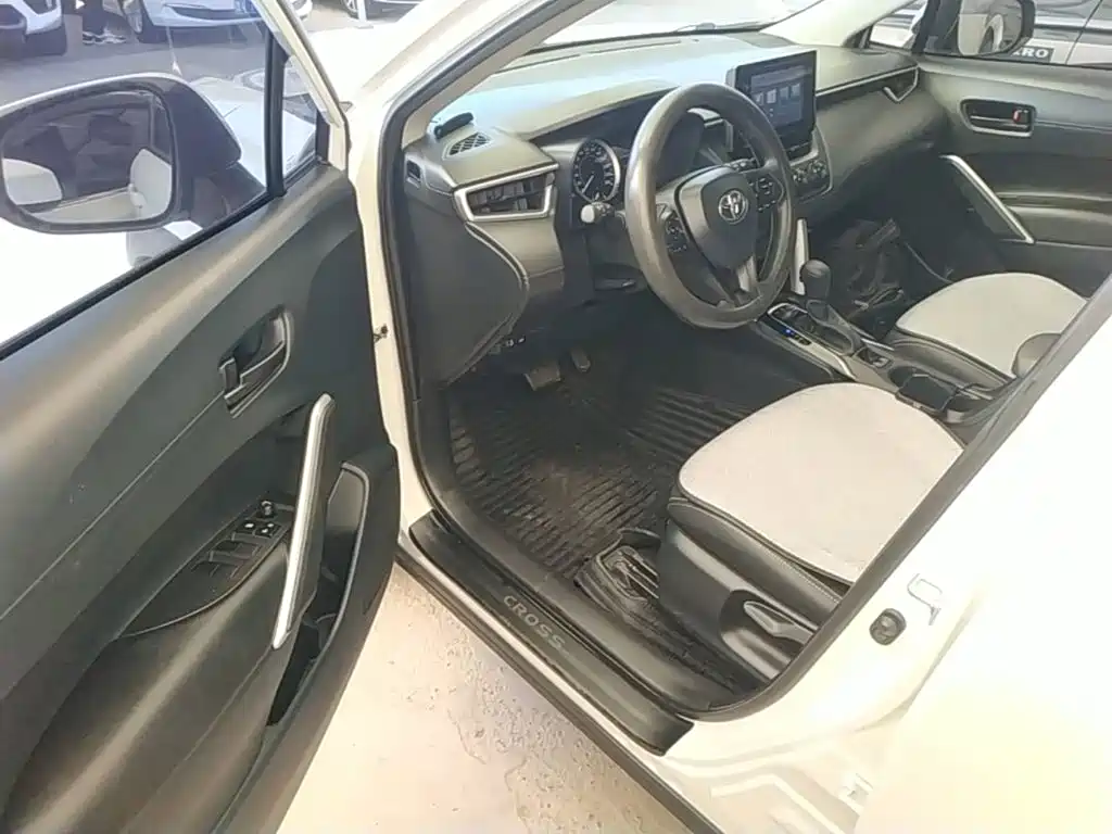 Toyota Corolla Cross — миниатюра 16