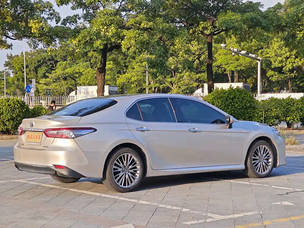 Toyota Camry — миниатюра 7