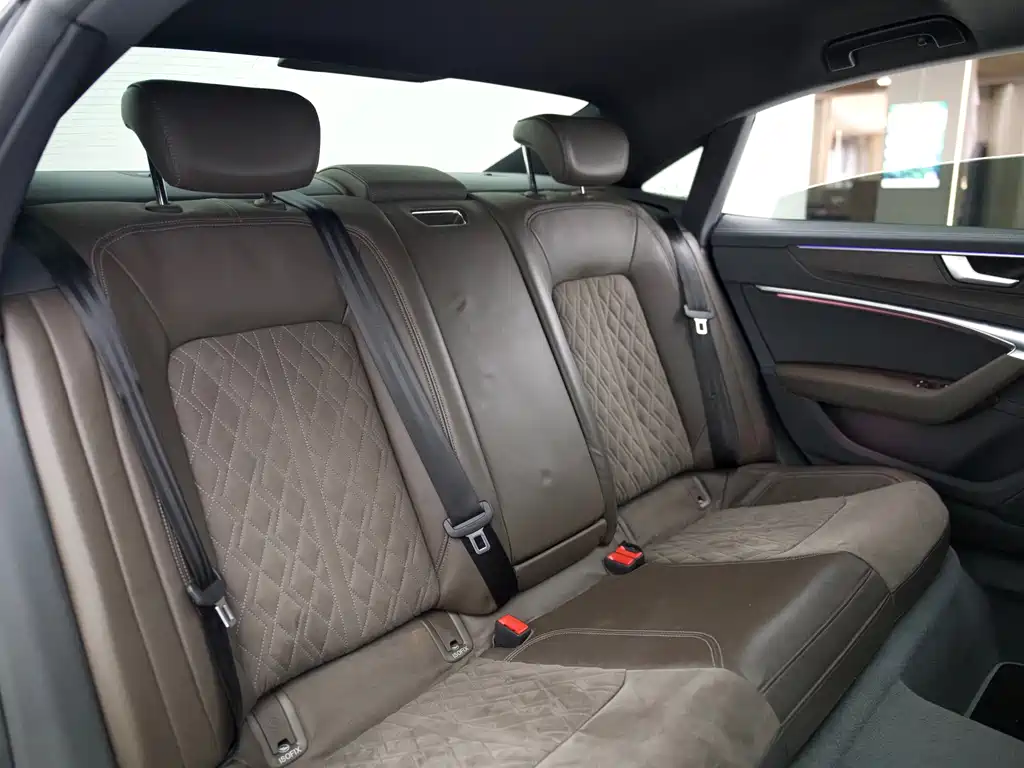 Audi A7L — миниатюра 12