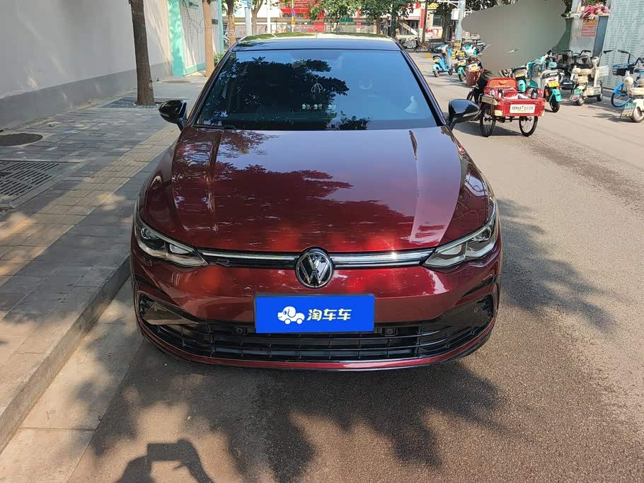 Volkswagen Golf 1.4 л 2024 г. красный/фиолетовый, пробег 39600 км