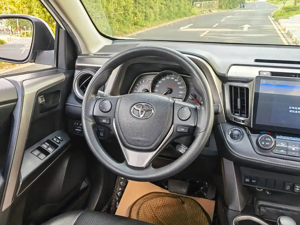 Toyota RAV4 — миниатюра 12