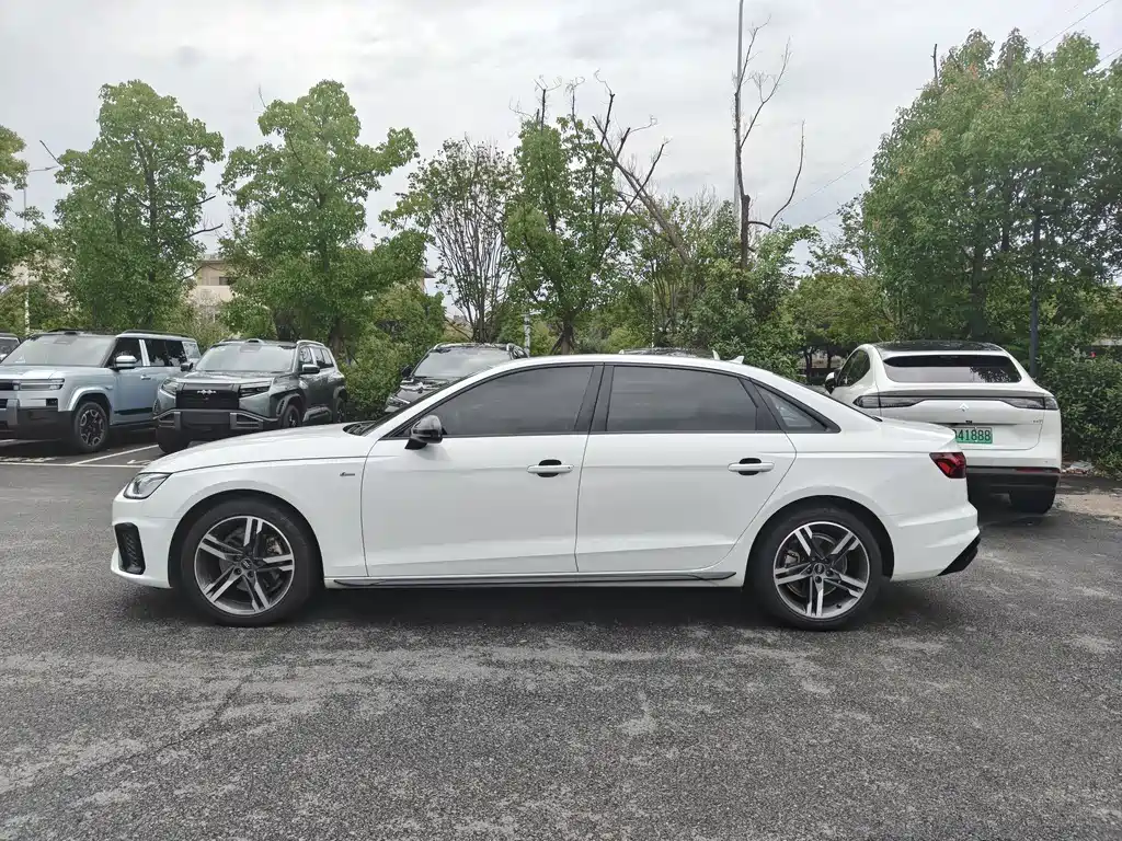Audi A4L 2024 40 TFSI Luxury