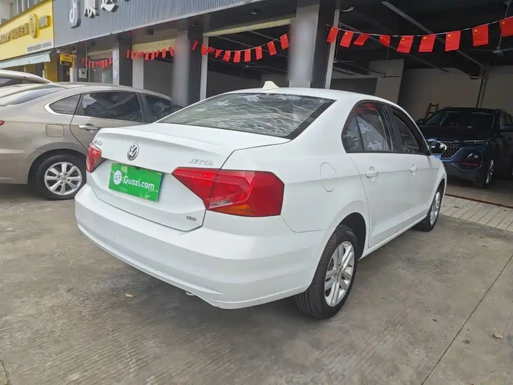 Volkswagen Jetta — миниатюра 7