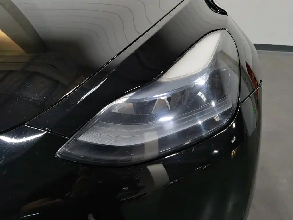 Tesla Model Y — миниатюра 7