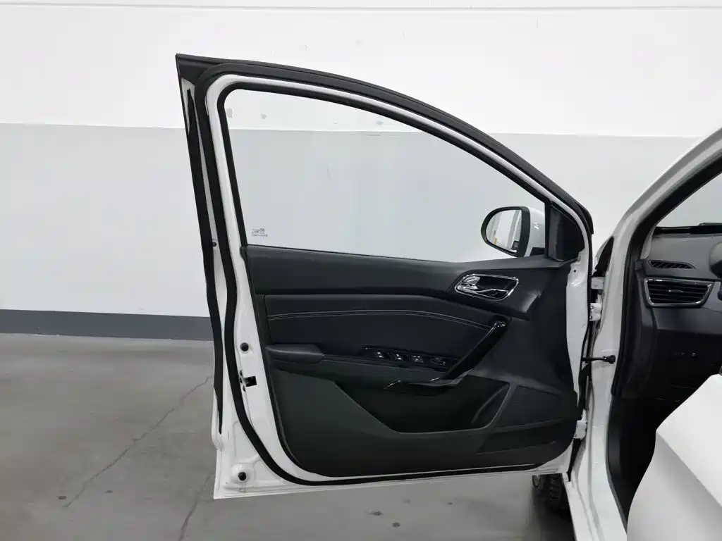 Baojun 310W — миниатюра 8