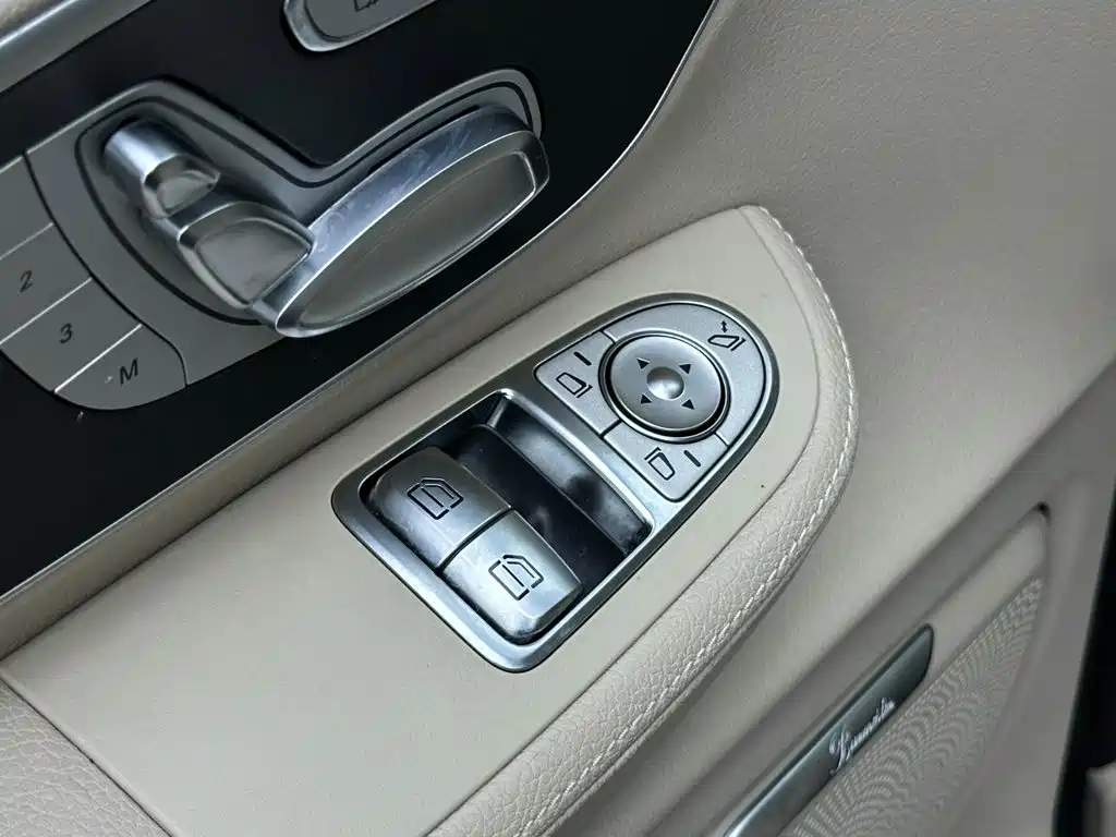 Mercedes-Benz V-Class — миниатюра 12