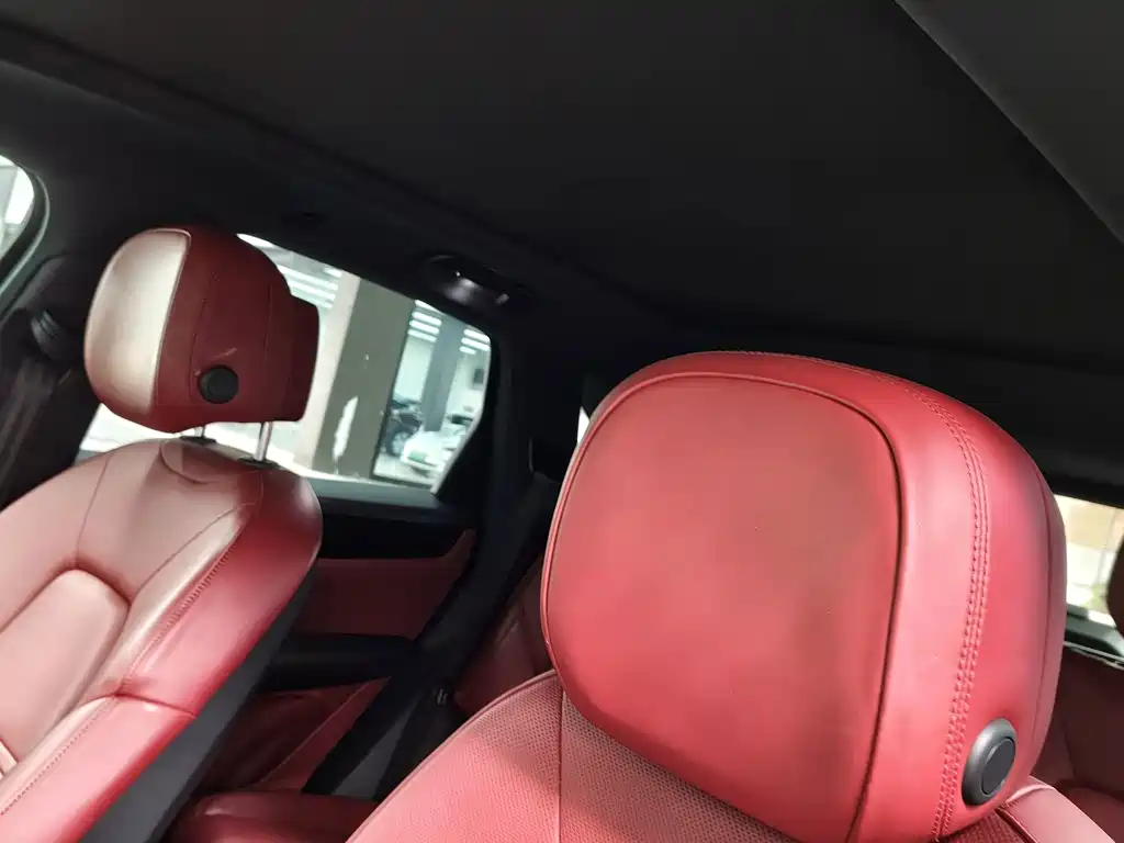Porsche Cayenne — миниатюра 12