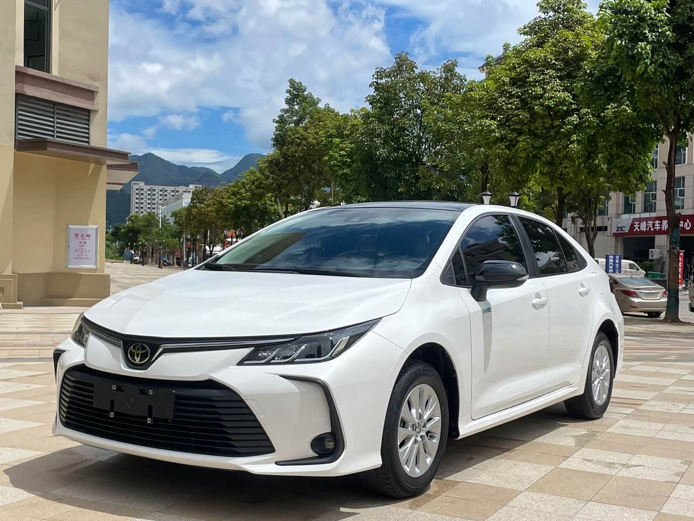 Toyota Corolla 1.2 л 2022 г. Белый, пробег 44000 км