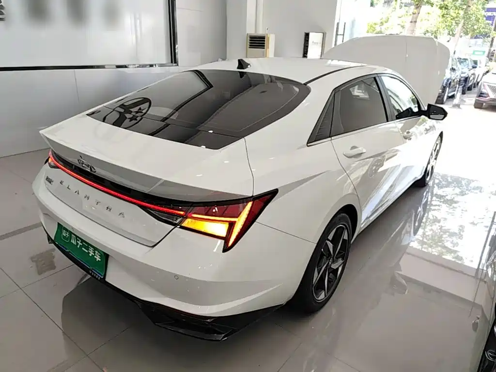 Hyundai Elantra — миниатюра 7