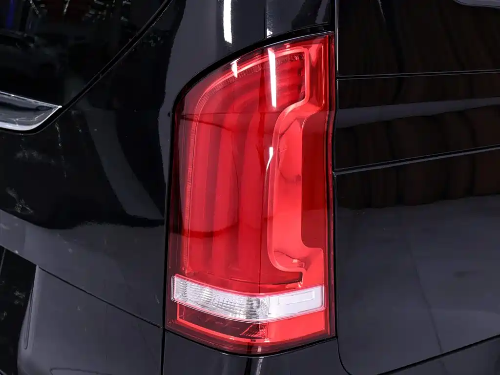 MERCEDES-BENZ V CLASS