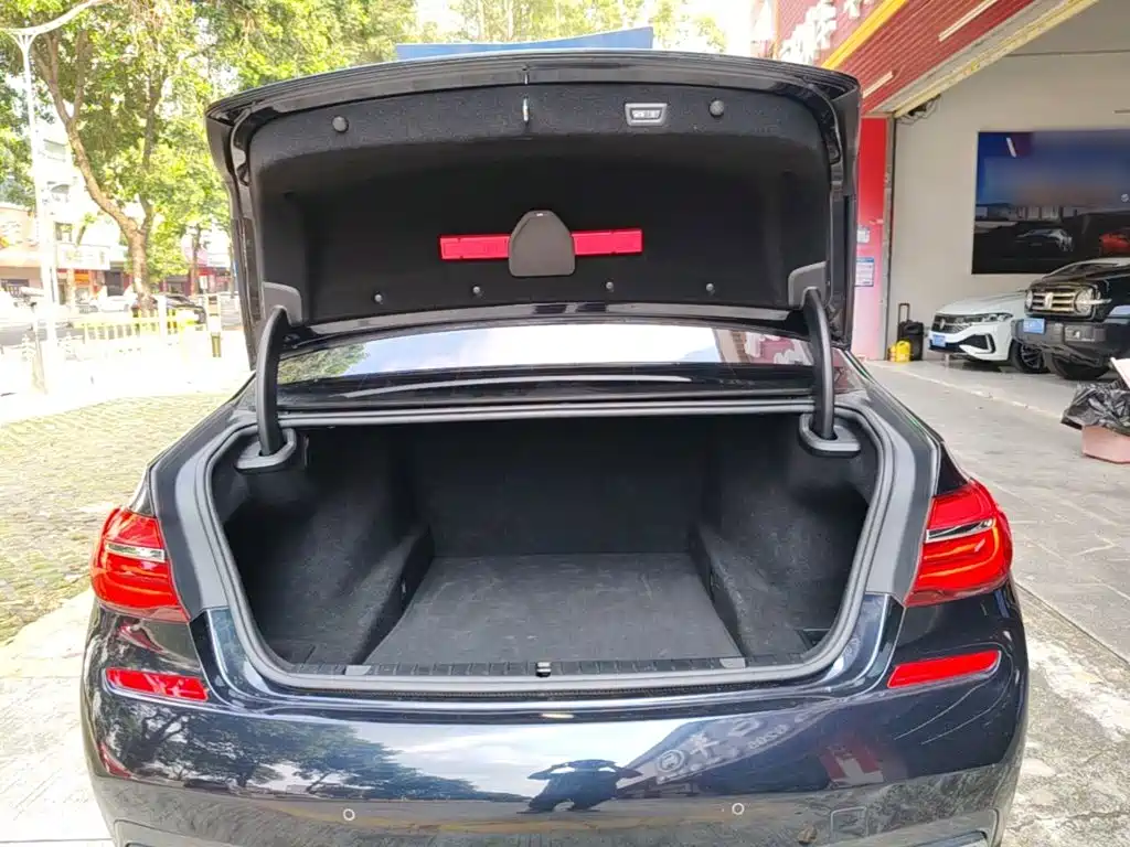 BMW 7 Series — миниатюра 19