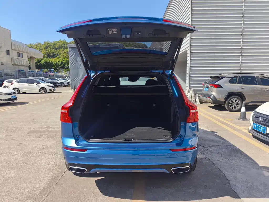 VOLVO XC60 PLUG IN HYBRID