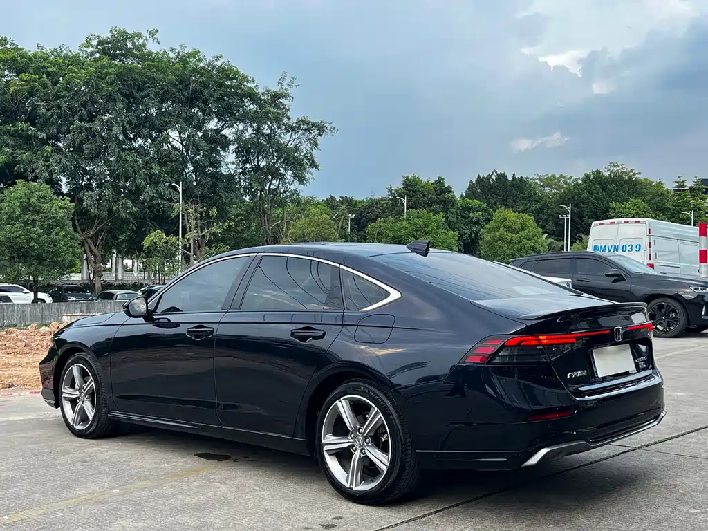 Honda Accord — миниатюра 9