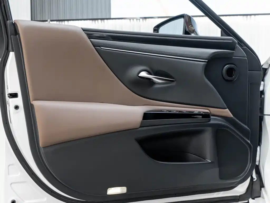 Lexus ES — миниатюра 23
