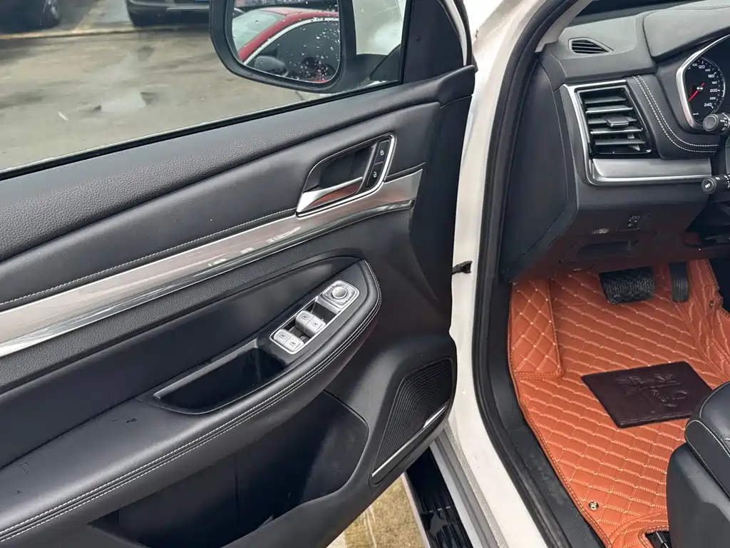 Roewe RX8 — миниатюра 5