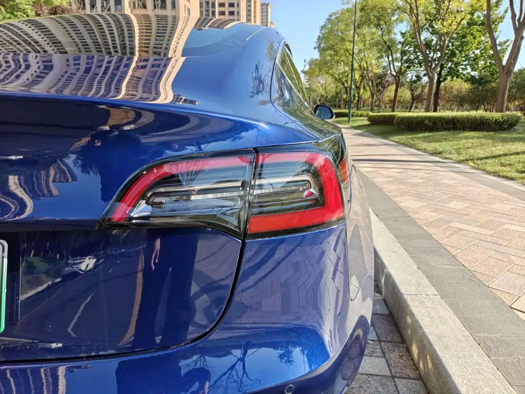 Tesla Model 3 — миниатюра 8