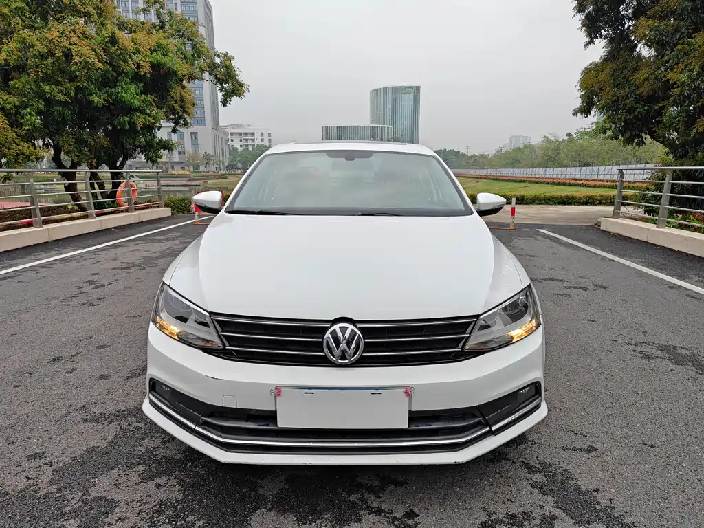 Volkswagen Sagitar 2018 1.6L AT Comfort