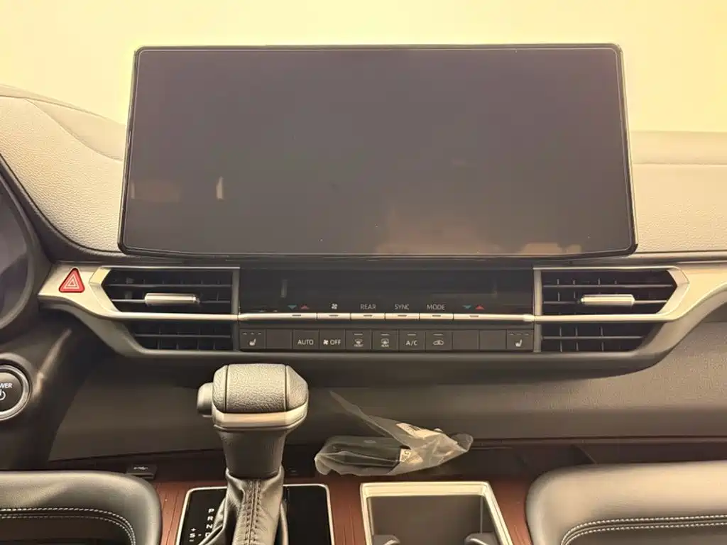 Toyota Granvia — миниатюра 6