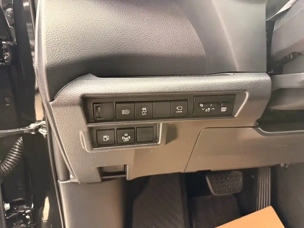Toyota Granvia — миниатюра 15