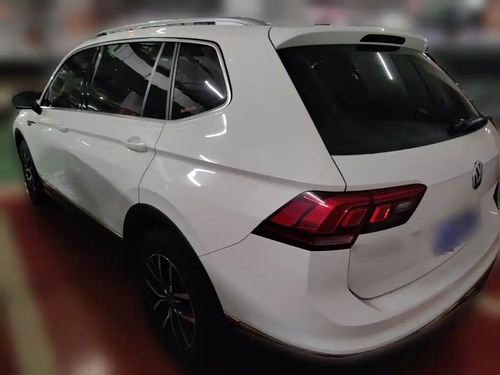 Volkswagen Tiguan L — миниатюра 25