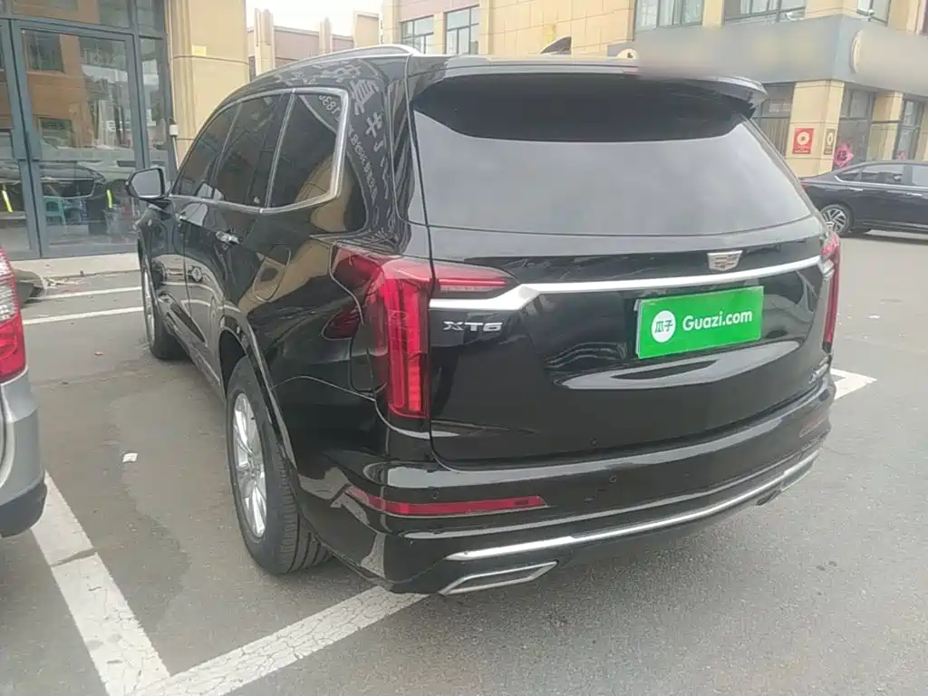 Cadillac XT6 2021 28T мест