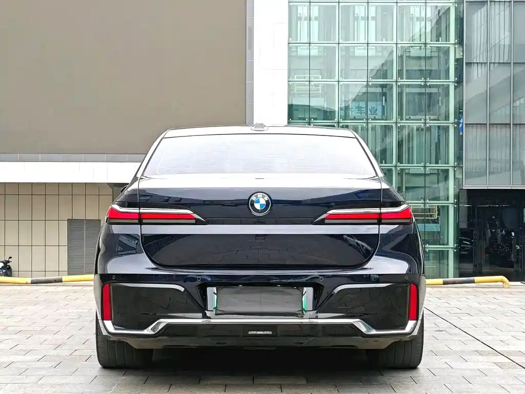 BMW i7 — миниатюра 9