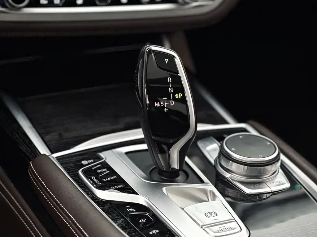 BMW 7 Series — миниатюра 6