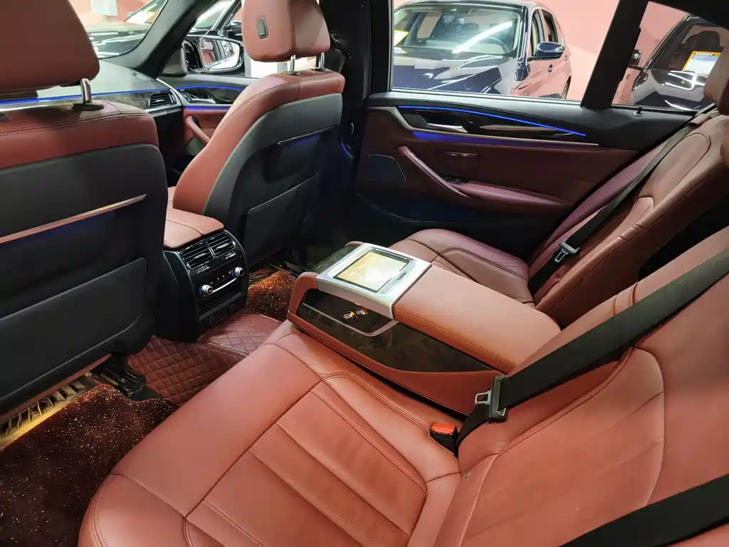 BMW 5 Series — миниатюра 6