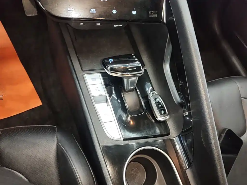 Hyundai Elantra — миниатюра 14