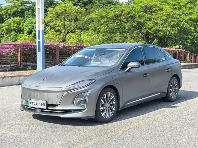 2023 Hongqi E-QM5