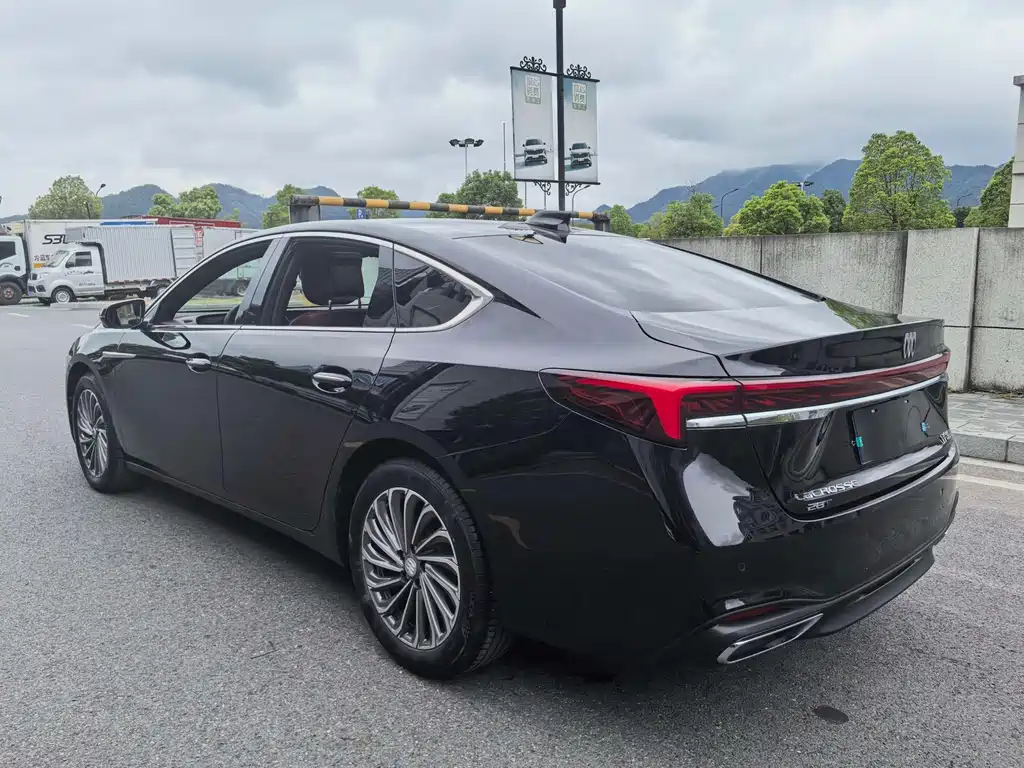 Buick LaCrosse — миниатюра 7