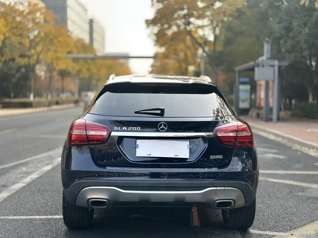 MERCEDES-BENZ GLA