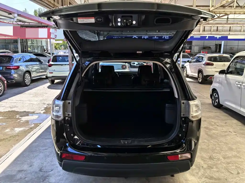 Mitsubishi Outlander (Import) — миниатюра 14