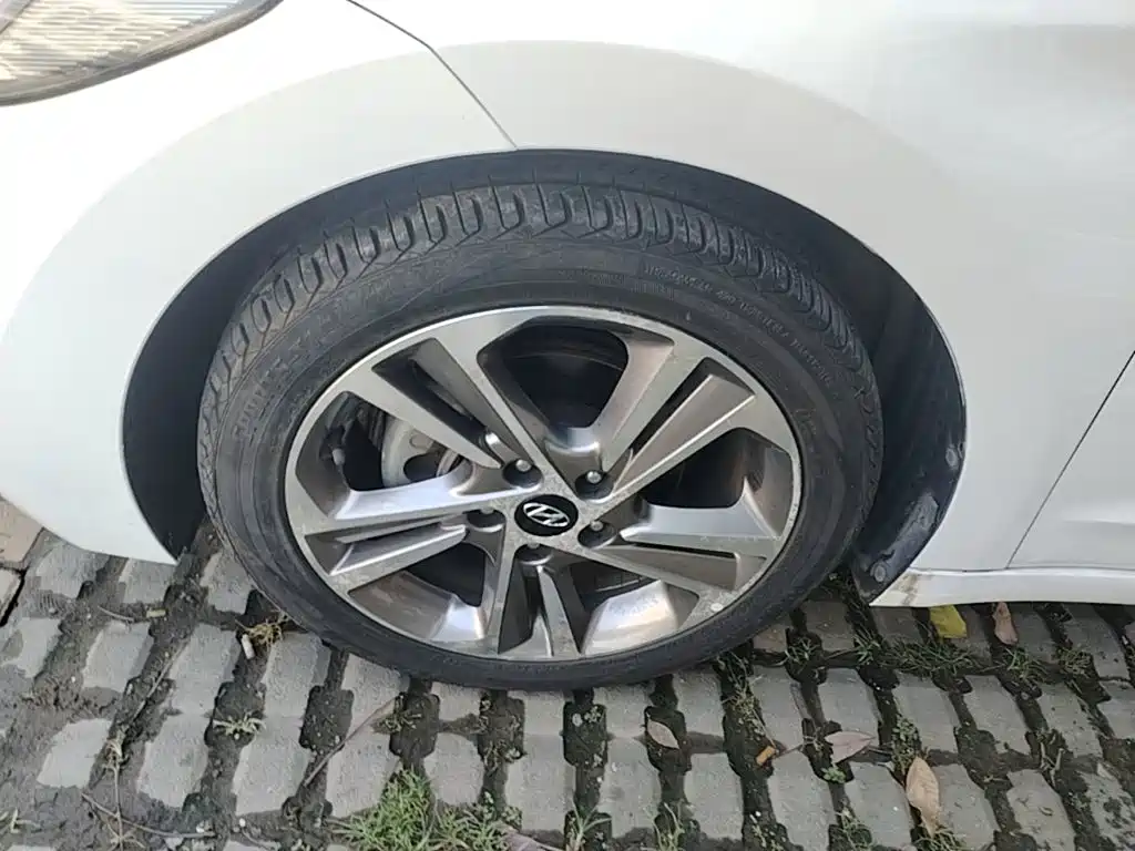Hyundai Elantra — миниатюра 23