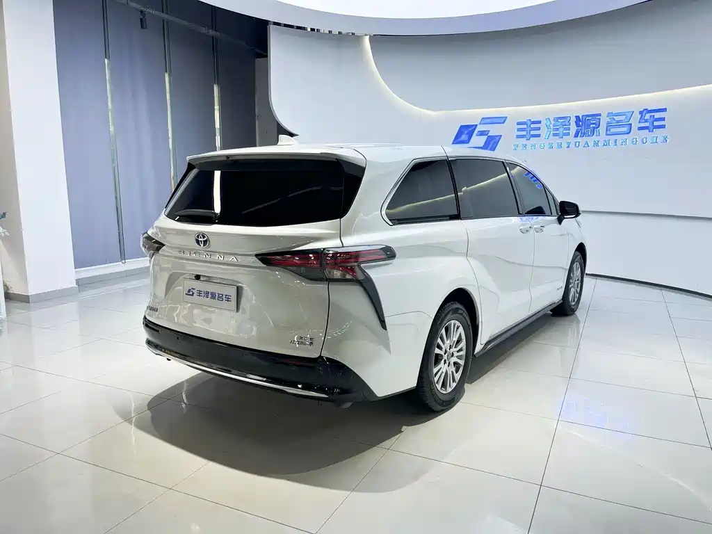 Toyota Sienna — миниатюра 3
