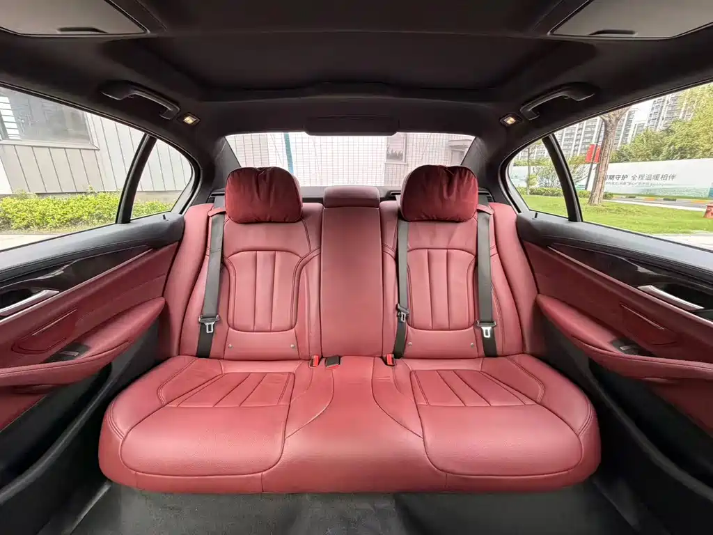 BMW 5 Series — миниатюра 6