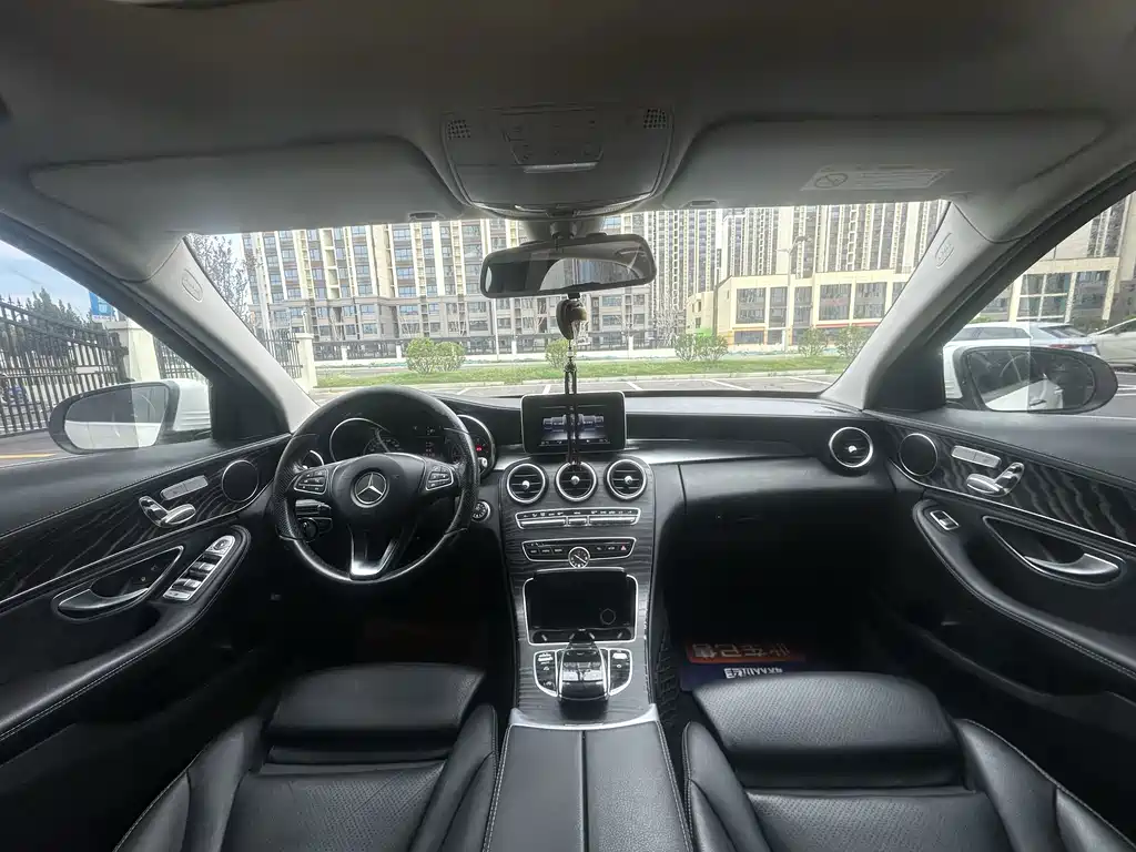 Mercedes-Benz C-Class — миниатюра 6