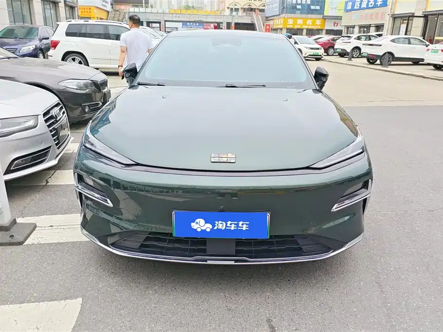 Geely Galaxy Galaxy 8 8 2025 130km EM-i Luxury
