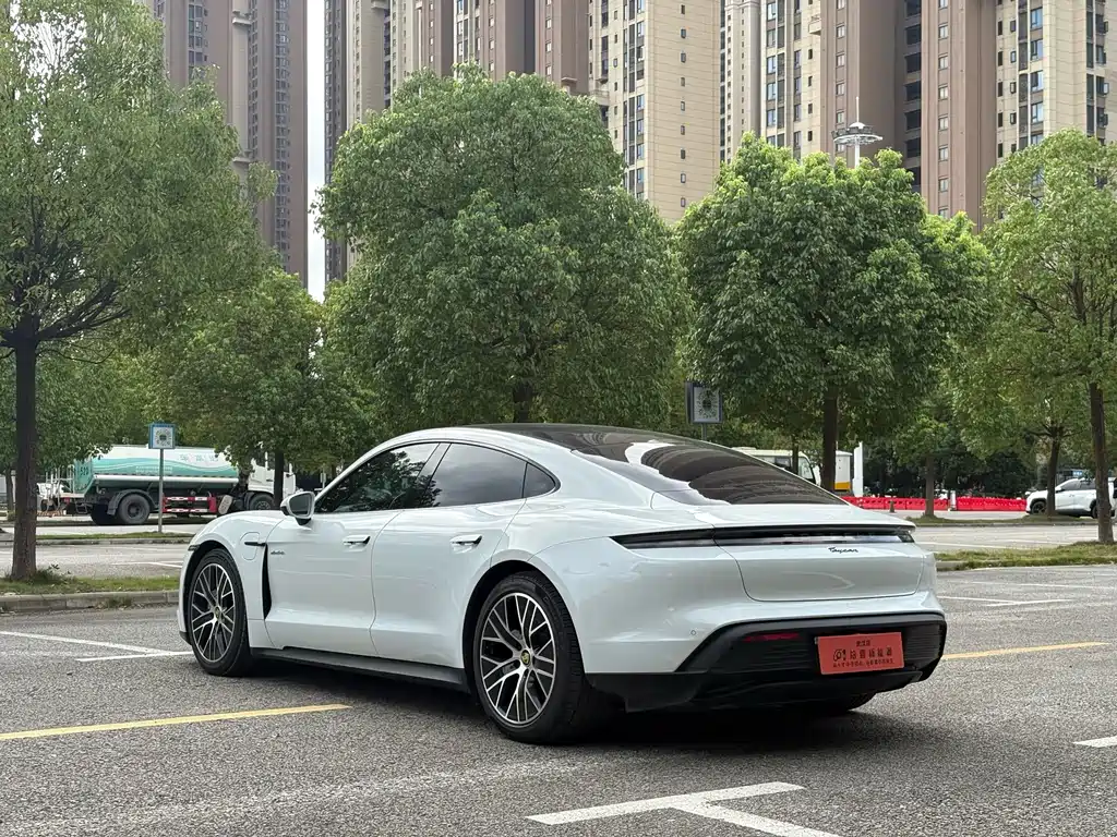 Porsche Taycan — миниатюра 5