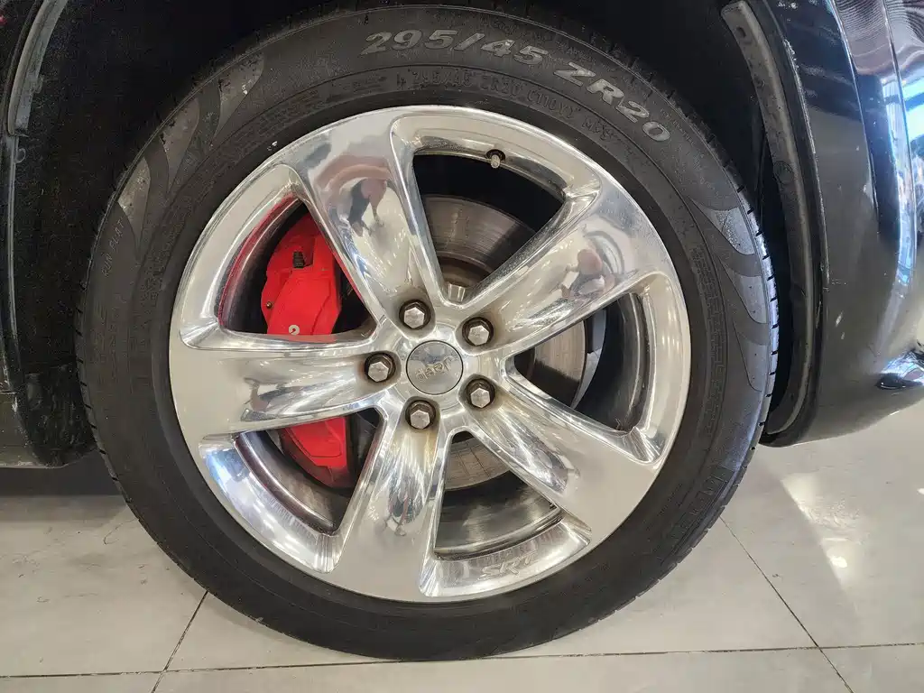 Jeep Grand Cherokee SRT — миниатюра 18