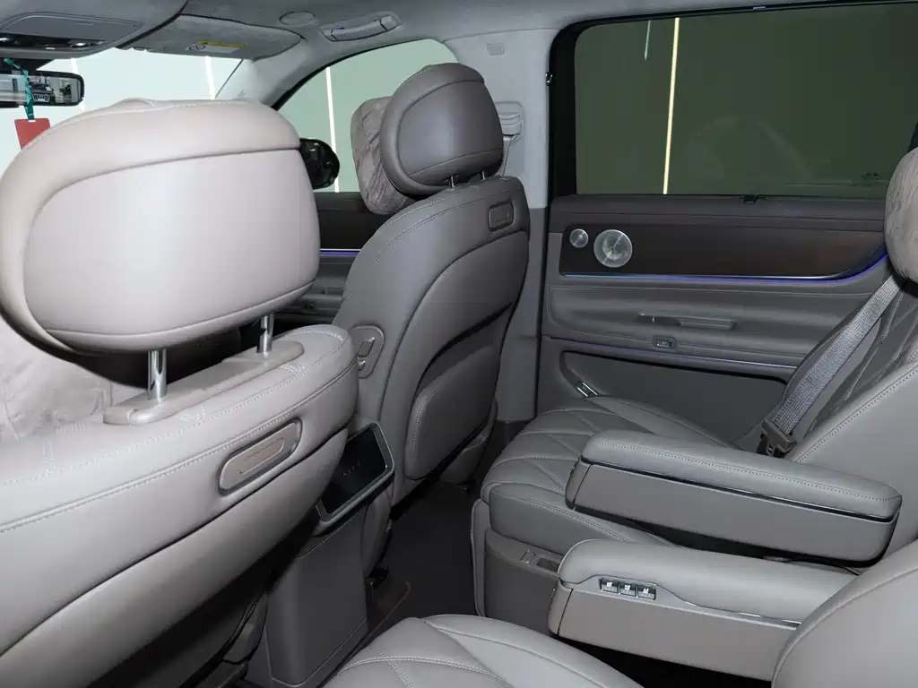 AITO ASK THE WORLD M9