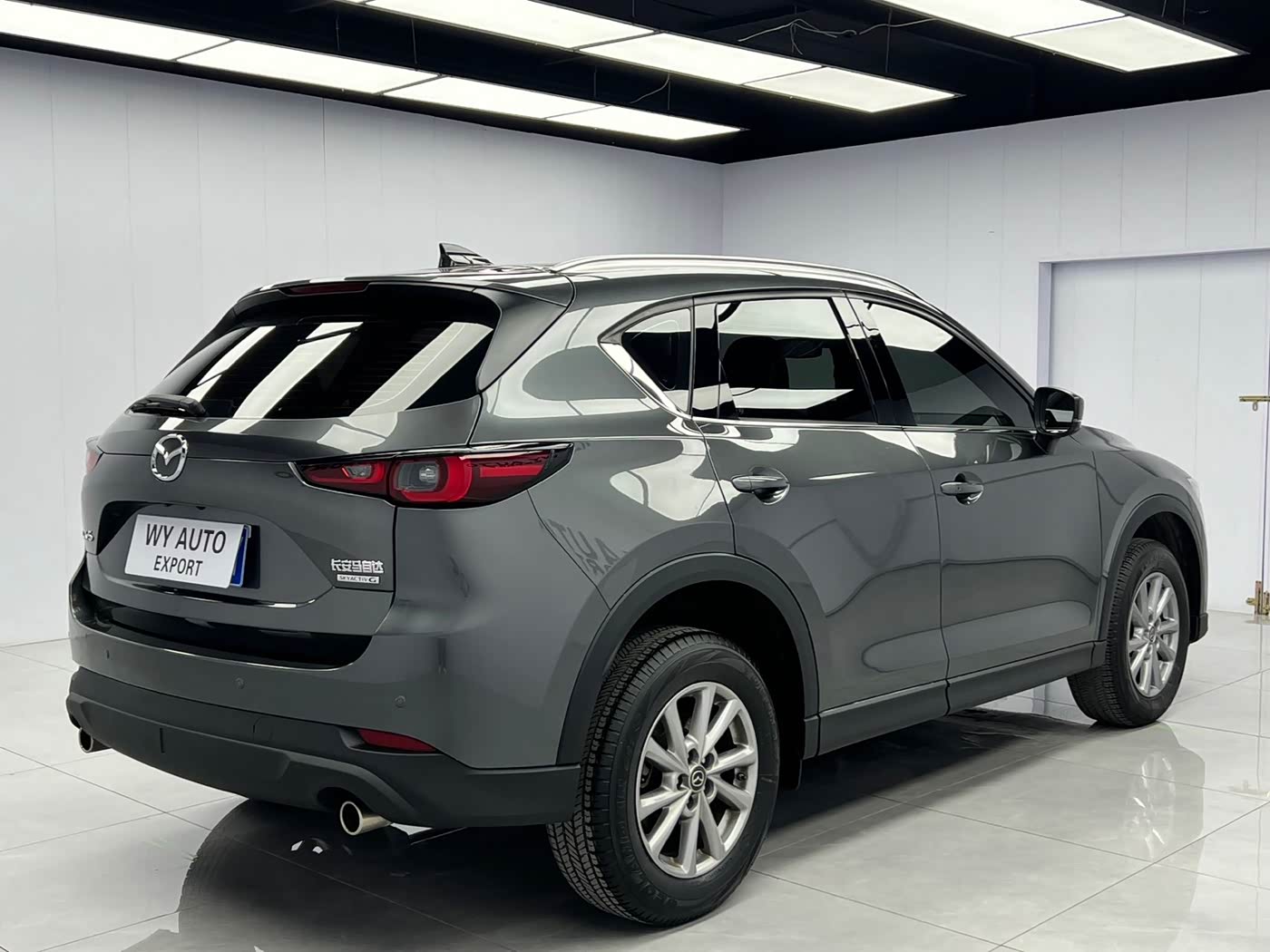 Mazda CX-5 2.0 л 2022 г. Серебристо-серый, пробег 26000 км