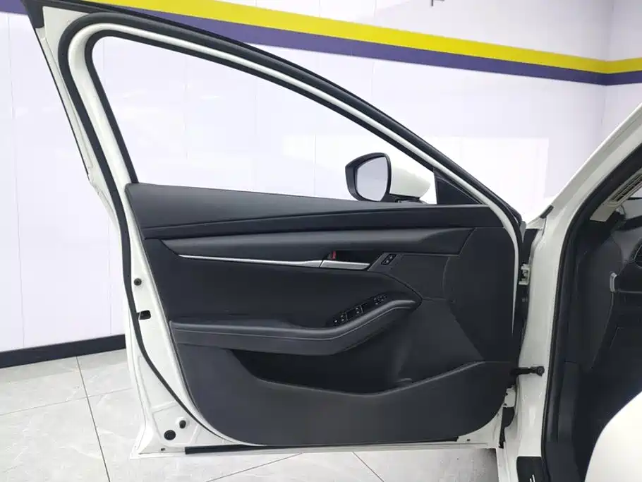Mazda 3 Axela — миниатюра 7