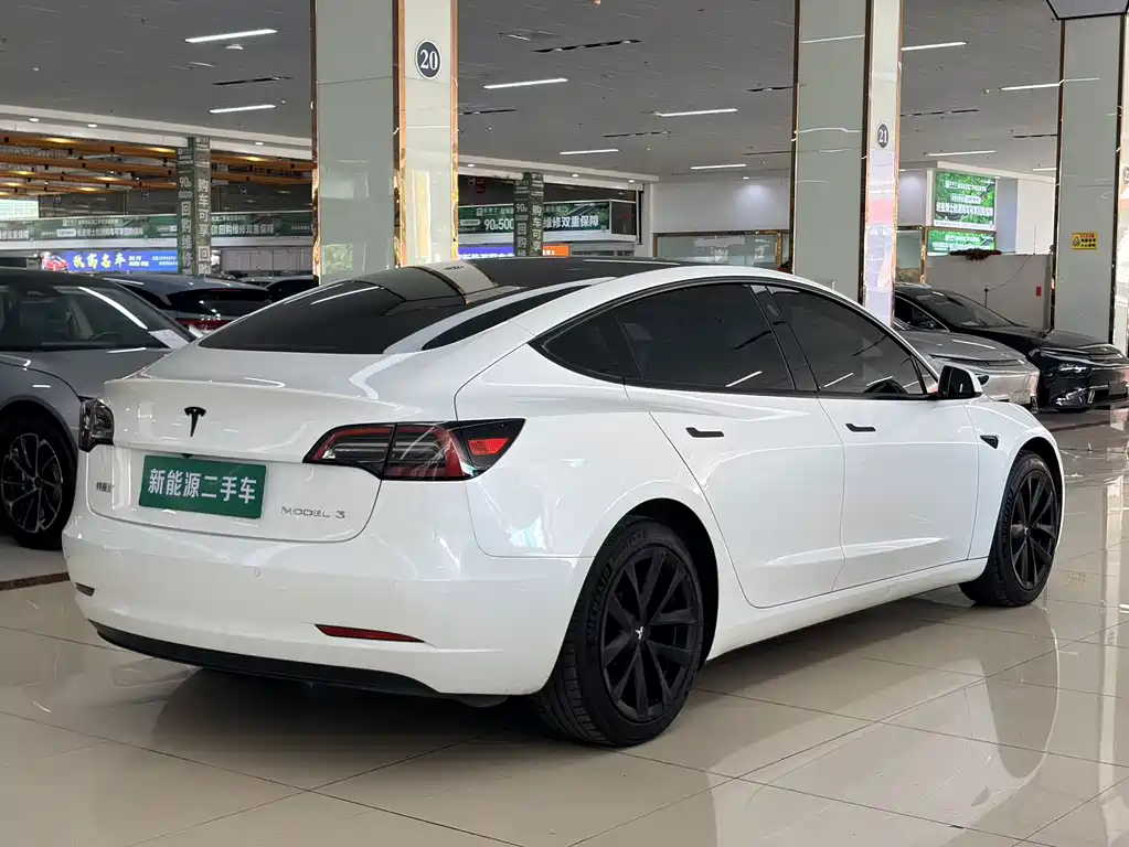 Tesla Model 3 — миниатюра 12